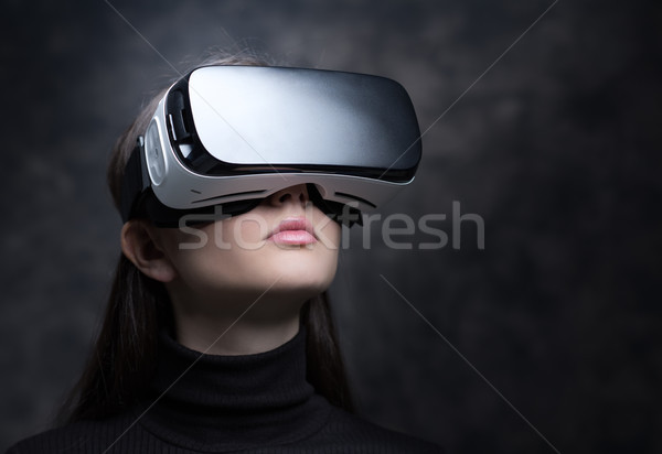 Lány visel headset virtuális valóság technológia Stock fotó © stokkete