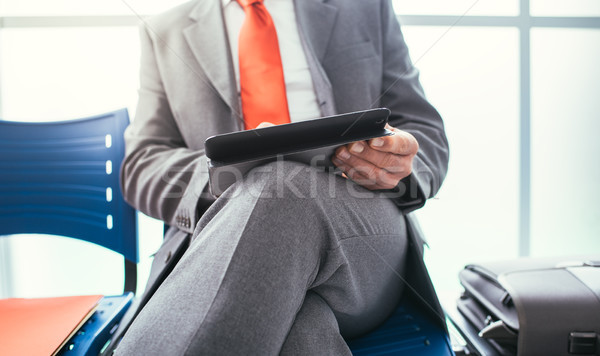 Om de afaceri comprimat corporativ şedinţei sala de asteptare Imagine de stoc © stokkete