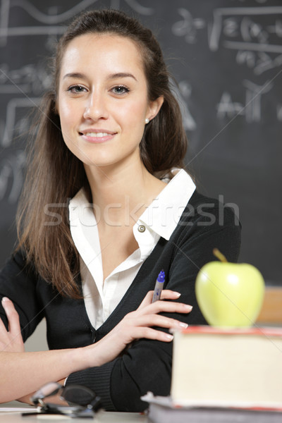 Portret jonge vrouw leraar Blackboard boeken vrouwen Stockfoto © stokkete