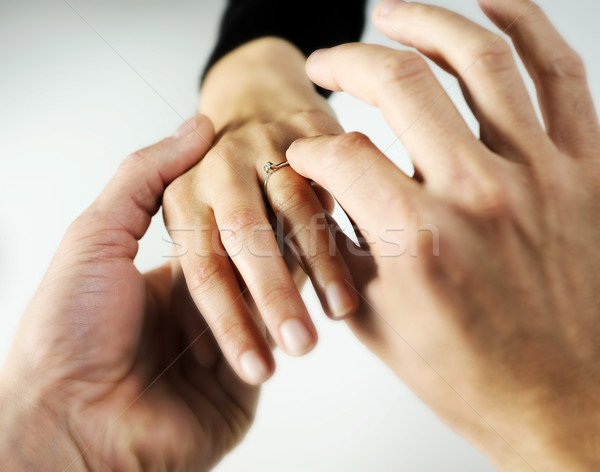 Mann Ring geistvoll weiblichen Hand Liebe Stock foto © stokkete
