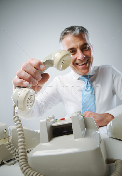 Gute Nachrichten Porträt lächelnd reifen Geschäftsmann Telefon Stock foto © stokkete