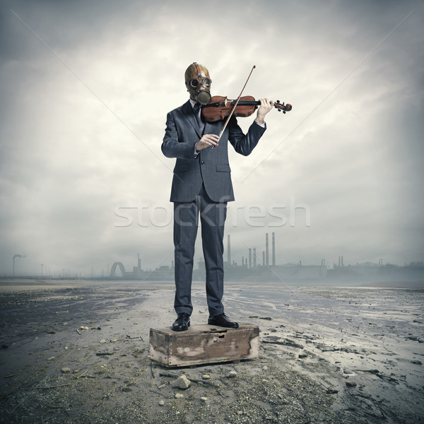 Foto stock: Empresário · máscara · de · gás · violino · música · retrato · máscara