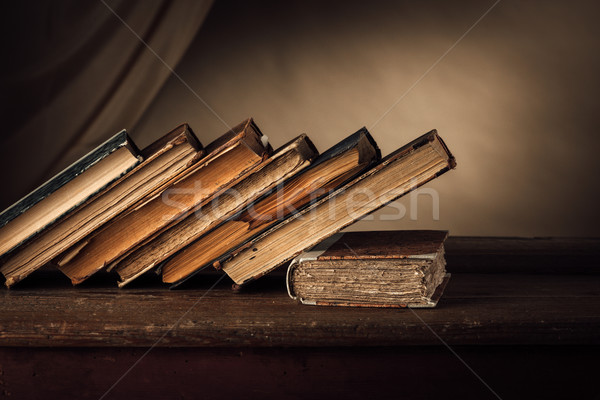 Oude boeken oude tabel stilleven geletterdheid Stockfoto © stokkete
