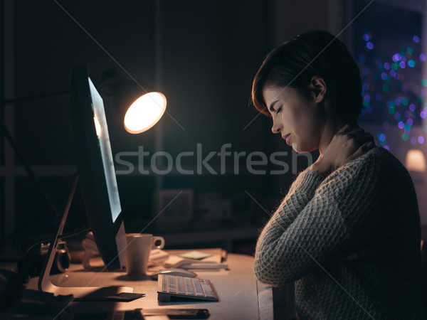 Mujer sufrimiento dolor de cuello de trabajo ordenador Foto stock © stokkete