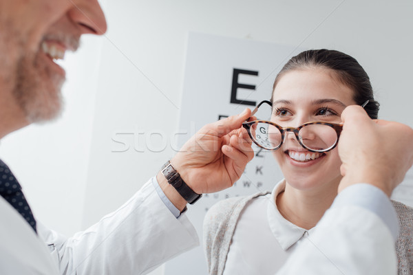 Stockfoto: Gelukkig · vrouw · nieuwe · bril · jonge · paar