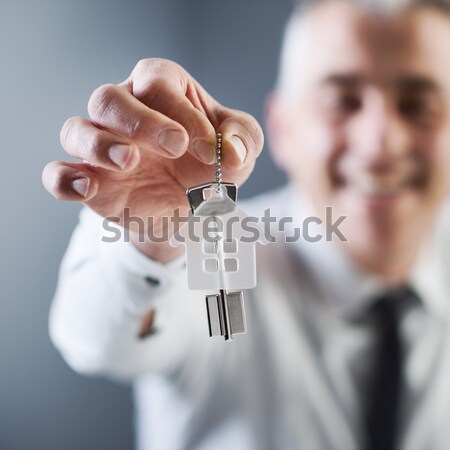 Jonge zakenman huis sleutels onroerend Stockfoto © stokkete