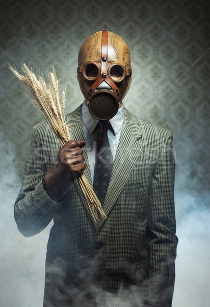 Verunreinigt Essen Verschmutzung Mann tragen Gasmaske Stock foto © stokkete