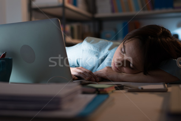 Schläfrig Frau arbeiten Laptop erschöpft Stock foto © stokkete