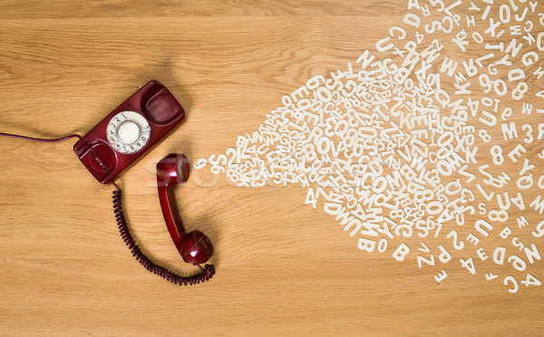 [[stock_photo]]: Coup · de · téléphone · plastique · lettres · sur · téléphone · école