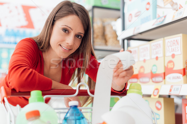 Сток-фото: женщину · продуктовых · получение · улыбающаяся · женщина · торговых · супермаркета