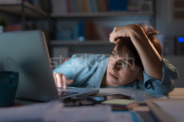 Stockfoto: Slaperig · vrouw · werken · laptop · uitgeput