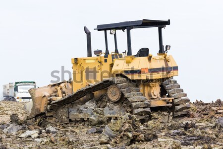 Bulldozer Maschine Erde bewegen Arbeit Baustelle Stock foto © stoonn