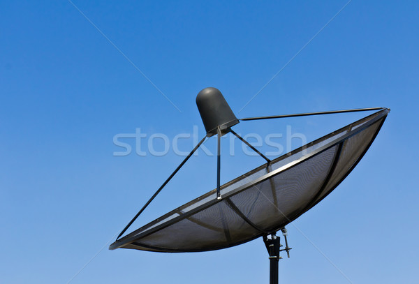Satellitenschüssel blauer Himmel Himmel Telefon Raum Kommunikation Stock foto © stoonn