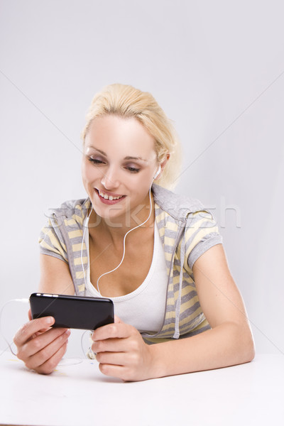 Foto stock: Mujer · atractiva · teléfono · celular · auriculares · web · wifi