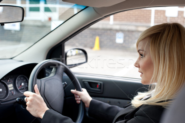 Piękna kobieta interesu jazdy samochodu za Zdjęcia stock © stryjek