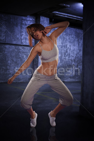 Agilis fiatal női hip hop táncos előad Stock fotó © stryjek