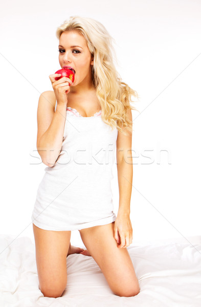 ブロンド リンゴ 美しい 若い女性 赤いリンゴ ベッド ストックフォト © stryjek