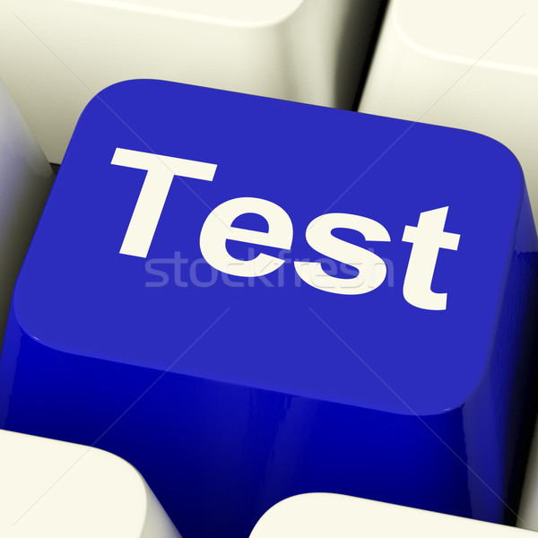 Test calculator cheie albastru chestiona Imagine de stoc © stuartmiles