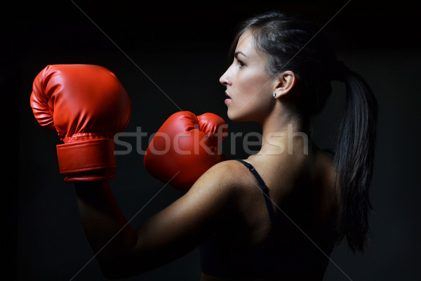Stok fotoğraf: Güzel · bir · kadın · boks · kırmızı · boks · eldivenleri · yalıtılmış · siyah
