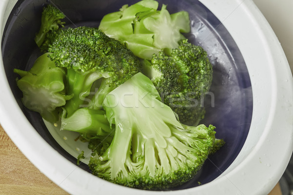 Natuurlijke stukken groene gezonde broccoli gestoomd Stockfoto © Studiotrebuchet