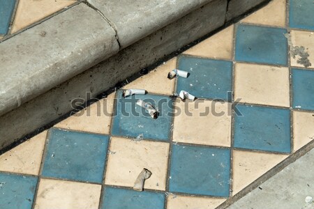 Cigarrillo cigarrillos azulejos paso antigua casa casa Foto stock © suerob