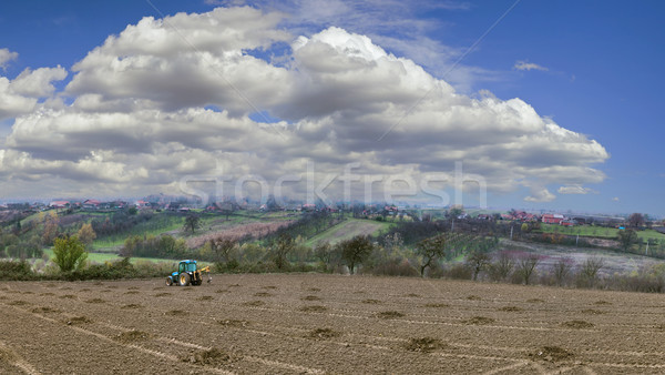Boomgaard nieuwe landschap veld machine Stockfoto © Suljo