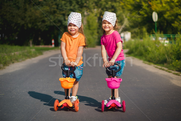 Dwa piękna dziewcząt stałego Zdjęcia stock © superelaks