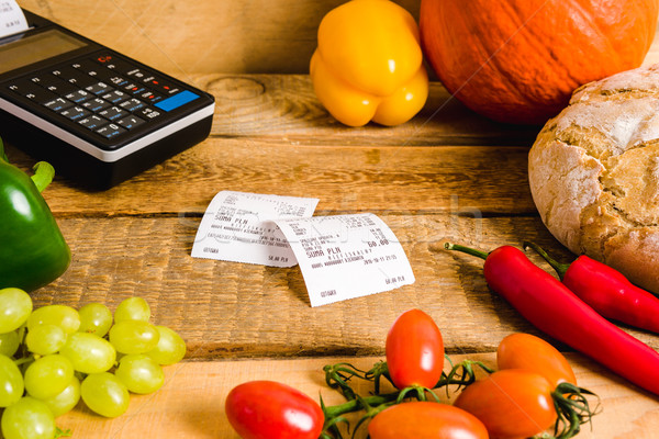 [[stock_photo]]: Caisse · enregistreuse · Bill · table · table · en · bois · légumes · fond