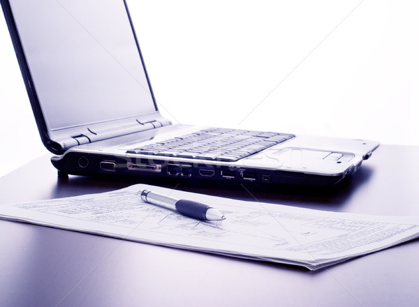 Lucru birou calculator lucrări stilou afaceri Imagine de stoc © Supertrooper