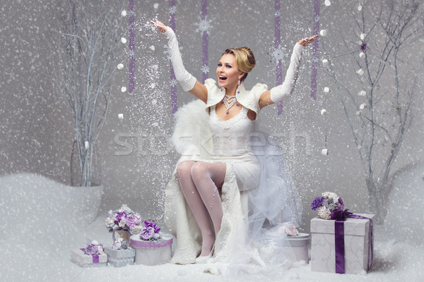 Heureux hiver mariée belle jeunes robe de mariée [[stock_photo]] © svetography