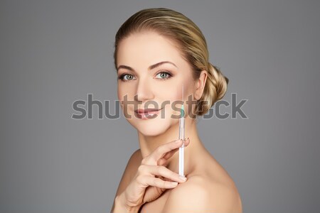 Gyönyörű lány tart injekciós tű gyönyörű fiatal nő kollagén Stock fotó © svetography