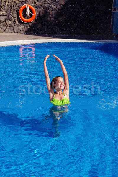 Stockfoto: Tienermeisje · ontspannen · zwembad · mooie · teen · leeftijd