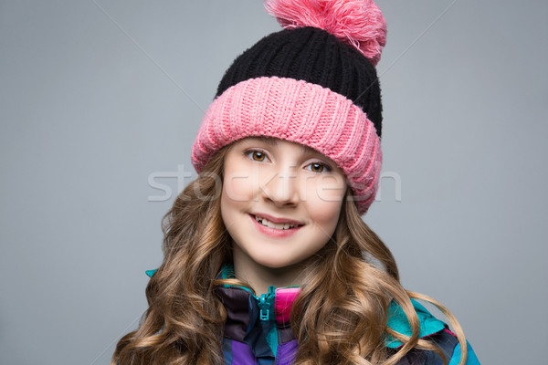 Piękna dziewczyna wełny hat piękna szczęśliwy teen girl Zdjęcia stock © svetography
