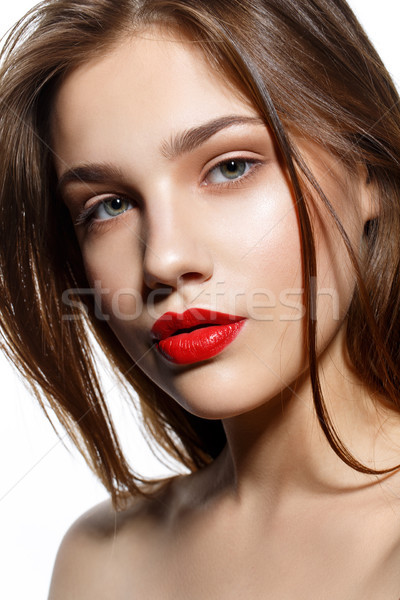 Hermosa niña labios rojos hermosa naturales maquillaje Foto stock © svetography