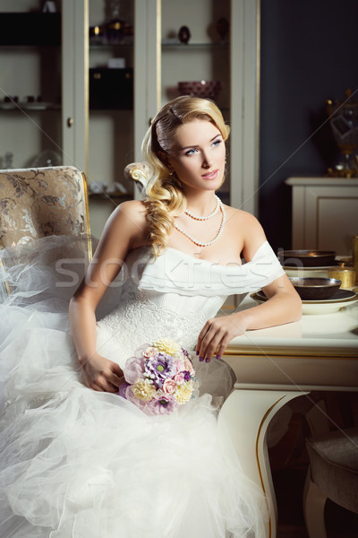 Mooie jonge bruid modieus toga Stockfoto © svetography