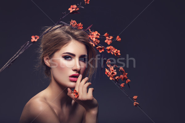 Fata frumoasa sakura ramură frumos machiaj Imagine de stoc © svetography