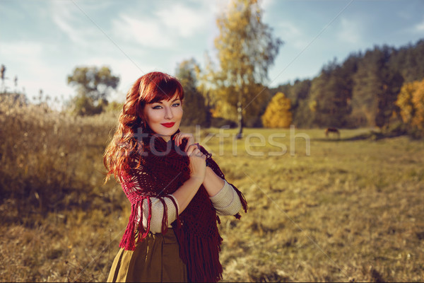 Gyönyörű lány kint vidék gyönyörű fiatal nő hosszú Stock fotó © svetography