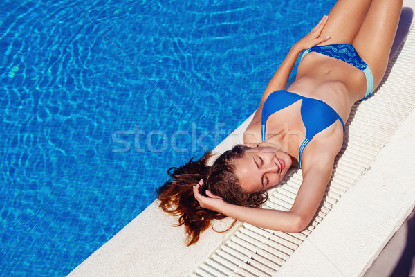Teen girl entspannenden Schwimmbad schönen teen Alter Stock foto © svetography