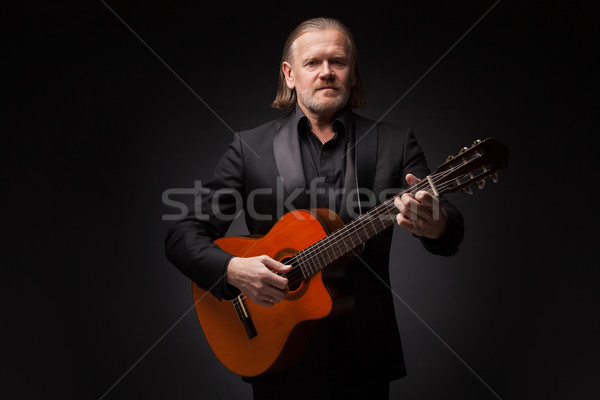 Foto stock: Hombre · guitarra · mayor · traje · guitarra · acústica