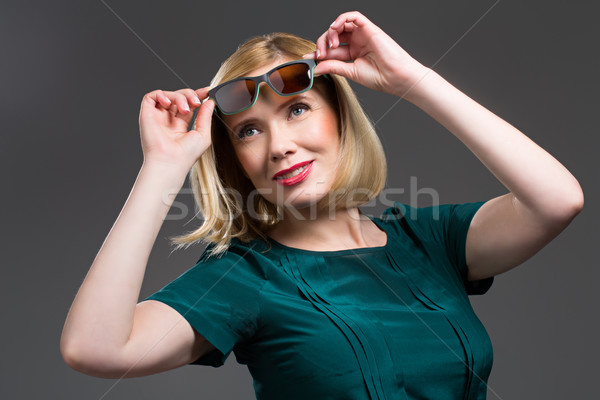 Mujer hermosa transformador gafas hermosa labios rojos Foto stock © svetography