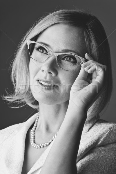 Foto stock: Bela · mulher · óculos · idoso · mulher · de · negócios · feliz