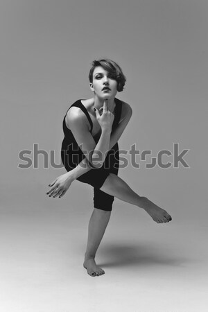 Mooie geschikt meisje sport beha shorts Stockfoto © svetography