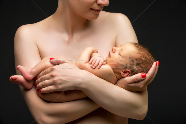 Anya újszülött gyermek gyönyörű fiatal tart Stock fotó © svetography