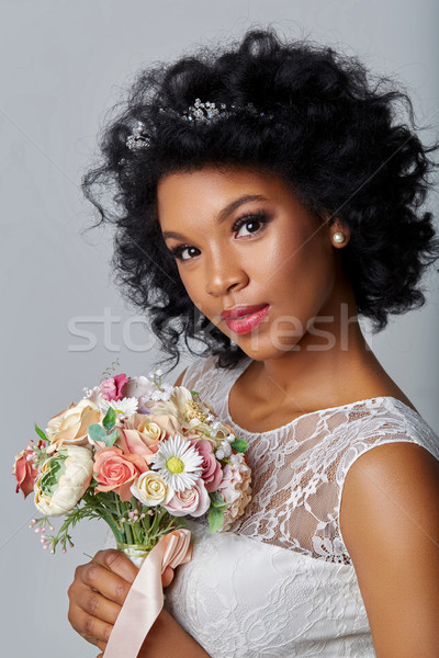 Belle mariée bouquet jeune femme maquillage tiare [[stock_photo]] © svetography