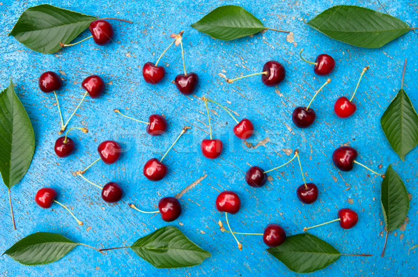 [[stock_photo]]: Cerise · cerises · laisse · bleu · clair · haut