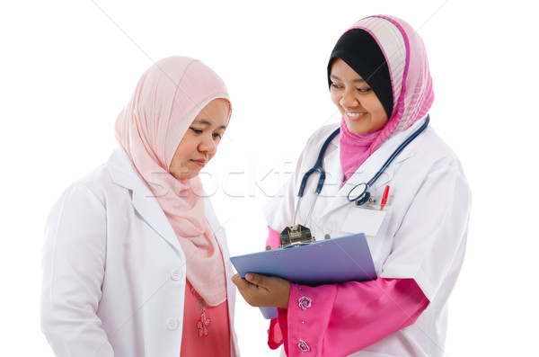 Foto stock: Dos · sudeste · Asia · musulmanes · médicos · médicos
