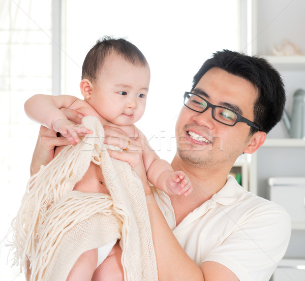 Papai menina asiático pai seis meses Foto stock © szefei