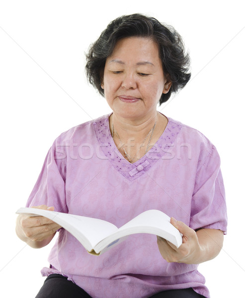 Altos adulto mujer lectura libro sabiduría Foto stock © szefei