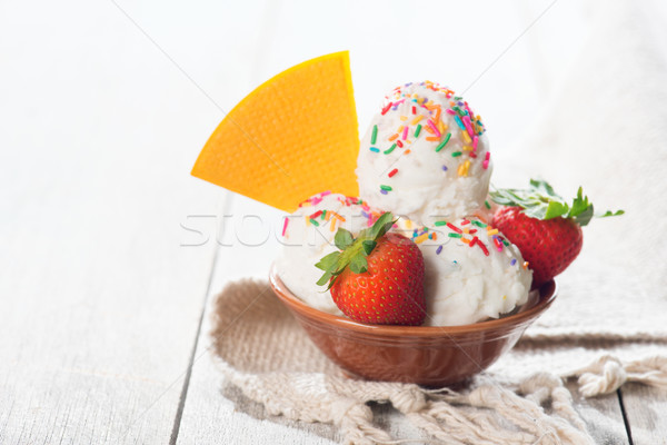 椰子 冰淇淋 碗 舀 胡扯 白 商業照片 © szefei
