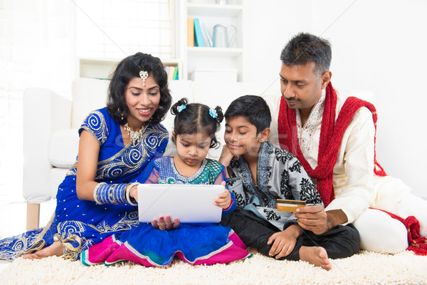 Foto stock: Indio · familia · compras · en · línea · Asia · ordenador